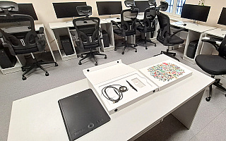 Nowoczesny sprzęt i pracownia komputerowa w Pałacu Młodzieży